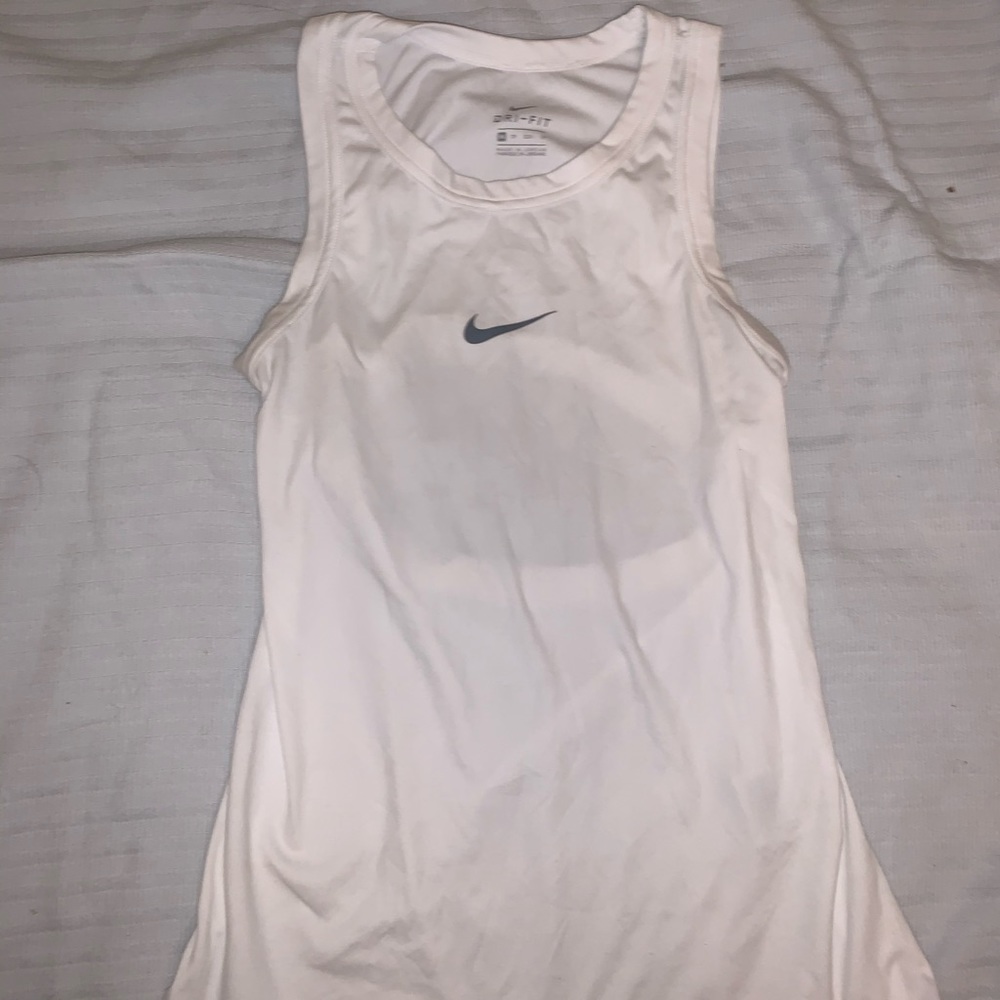 xs white nike tank